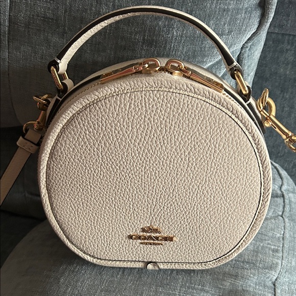 ❤️ Coach Cream Round Crossbody Bag - Picture 1 of 6